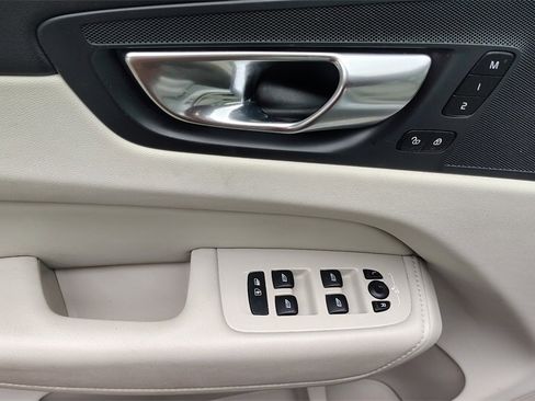 Certified 2023 Volvo XC60 B5 Plus w/ Climate Package image 9