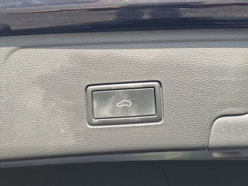 Used 2024 Volkswagen Atlas Cross Sport SE image 15