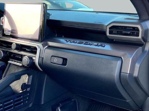 Used 2025 Toyota Tacoma TRD Sport AWD/4WD image 18