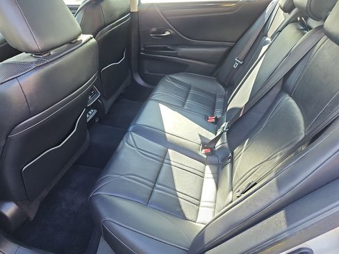 Used 2019 Lexus ES 350 image 32