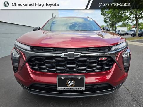 Used 2024 Chevrolet Trax RS w/ Sunroof Package FWD image 12