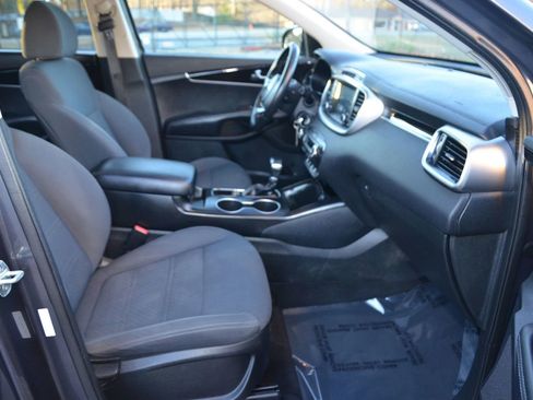 Used 2019 Kia Sorento LX w/ LX V6 Convenience Package image 10
