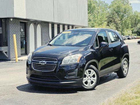 Used 2016 Chevrolet Trax LS FWD image 2