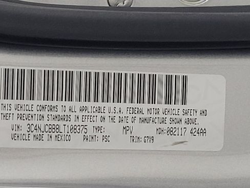 Used 2020 Jeep Compass Latitude w/ Cold Weather Group FWD image 33