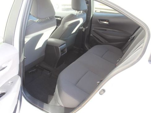 Used 2021 Toyota Corolla LE image 30