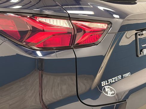 Used 2021 Chevrolet Blazer LT AWD/4WD image 33
