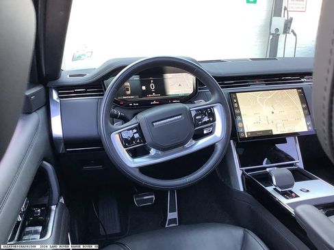 Used 2024 Land Rover Range Rover SE AWD/4WD image 8