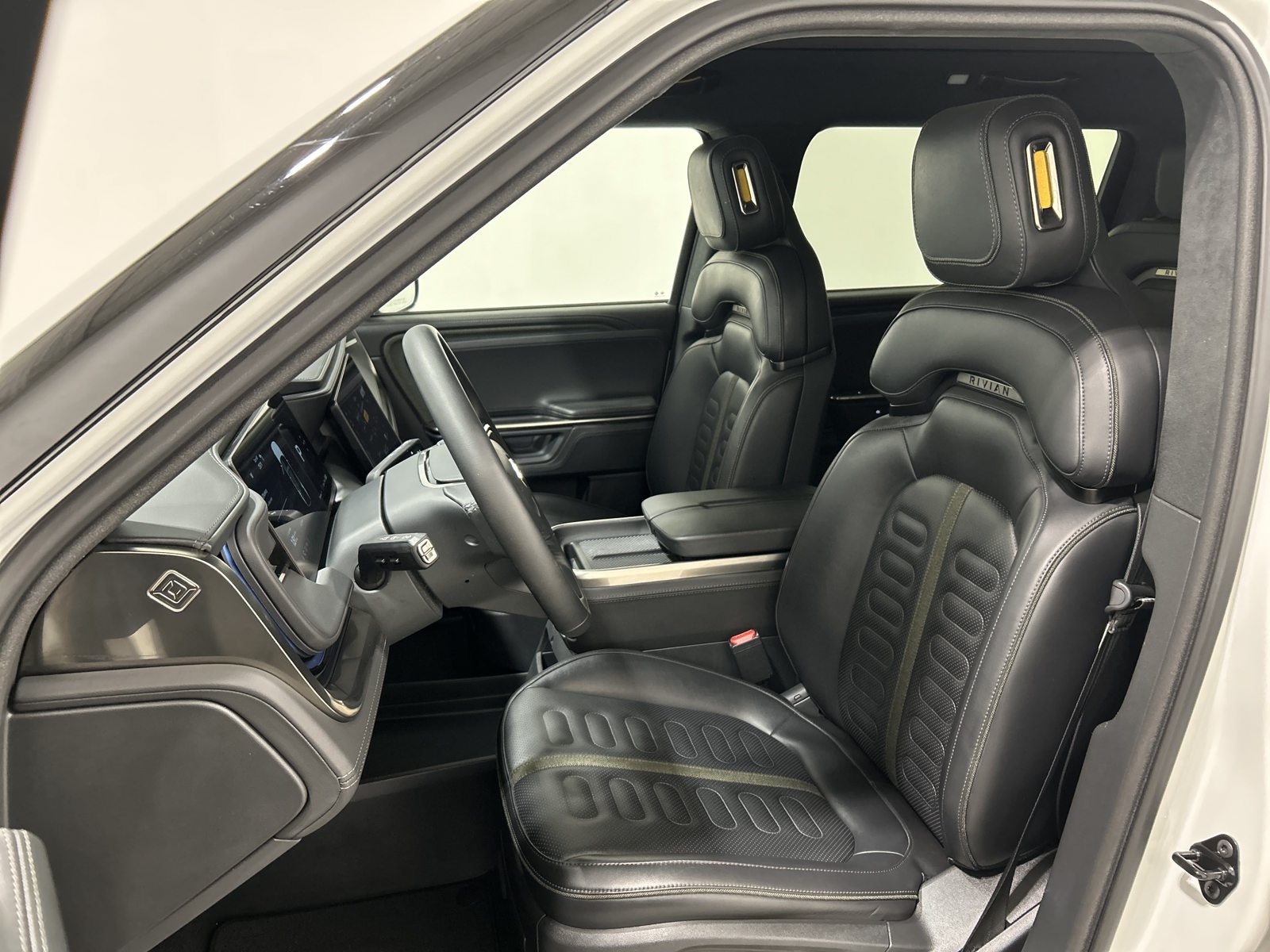 Used 2025 Rivian R1S Adventure Dual AWD/4WD image 20