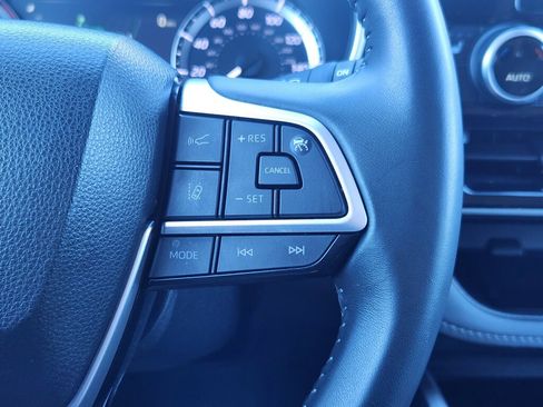 Used 2024 Toyota Highlander XLE image 21