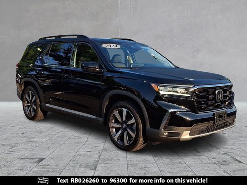 Used 2024 Honda Pilot Touring image 1