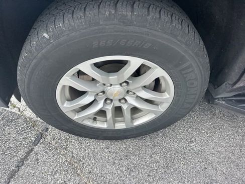 Used 2023 Chevrolet Suburban LT RWD image 9