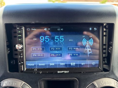 Used 2014 Jeep Wrangler Unlimited Sport w/ Connectivity Group image 28