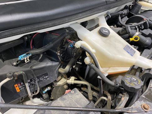 Used 2016 Chevrolet Express 3500 Extended RWD image 18