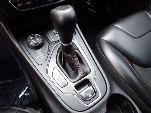 Used 2020 Jeep Cherokee Trailhawk w/ Cold Weather Group AWD/4WD image 18
