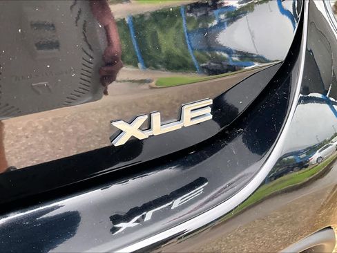 Used 2023 Toyota Highlander XLE AWD/4WD image 10
