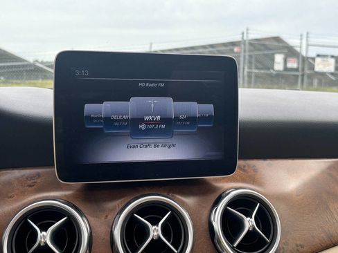 Used 2018 Mercedes-Benz GLA 250 4MATIC image 23