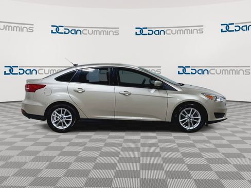 Used 2018 Ford Focus SE w/ Cold Weather Package image 9