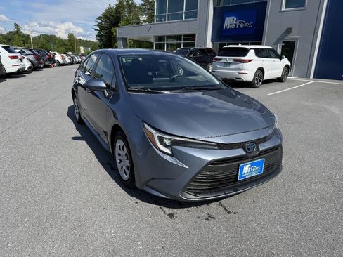 Used 2023 Toyota Corolla LE FWD image 4
