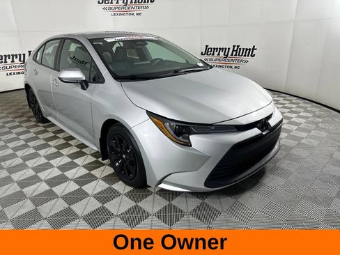 Used 2025 Toyota Corolla LE FWD image 4