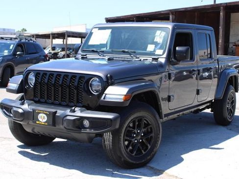 Used 2022 Jeep Gladiator Sport AWD/4WD image 14