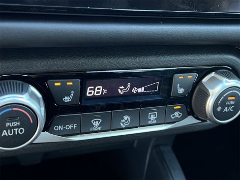 New 2025 Nissan Versa SR w/ Trunk Package image 14