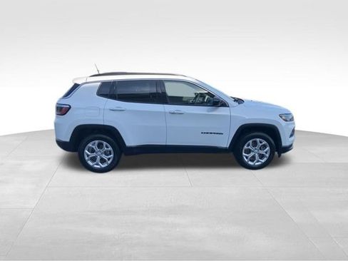 Used 2024 Jeep Compass Latitude AWD/4WD image 29