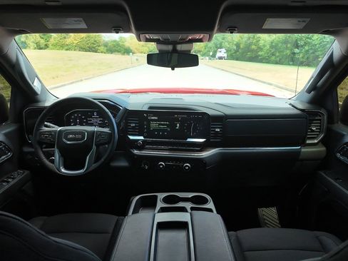 Used 2024 GMC Sierra 1500 Elevation image 2