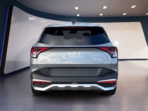 Used 2023 Kia Sportage LX image 4