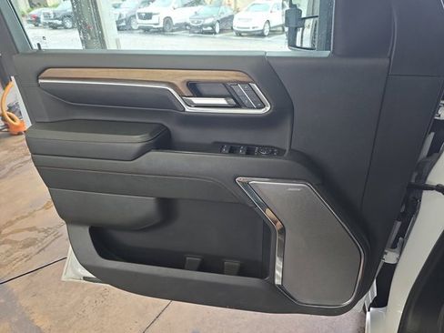 Used 2024 Chevrolet Silverado 2500 High Country w/ High Country Premium Package image 27