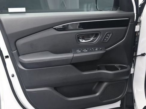 Used 2025 Honda Pilot EX-L image 14