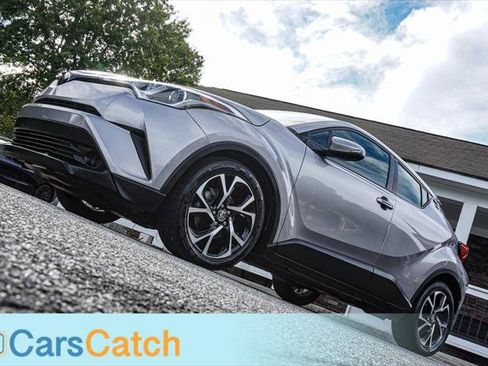 Used 2019 Toyota C-HR XLE image 5