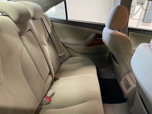Used 2009 Toyota Camry LE FWD image 19