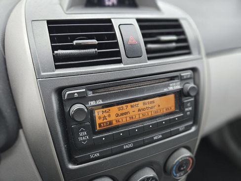 Used 2012 Toyota Corolla LE image 18