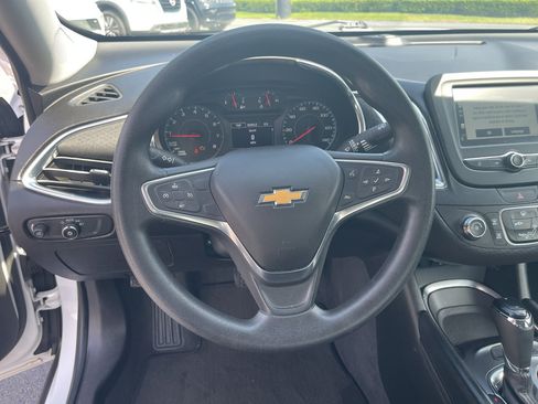 Used 2018 Chevrolet Malibu LT FWD image 14