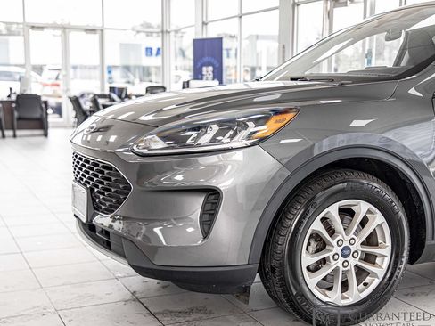Used 2021 Ford Escape SE w/ Cold Weather Package FWD image 5