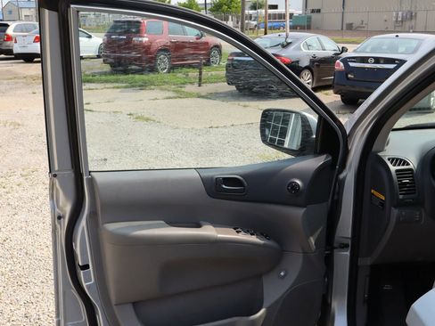 Used 2009 Kia Sedona LX w/ PWR Pkg image 10