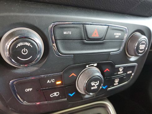 Certified 2021 Jeep Compass Latitude FWD image 27