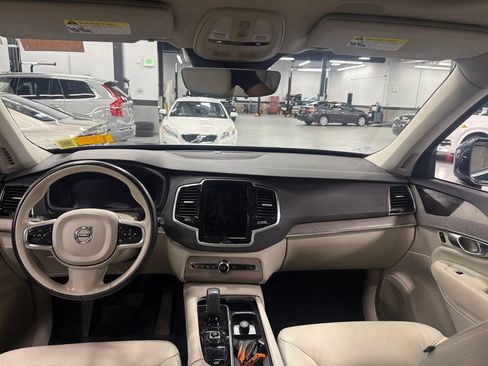 Certified 2023 Volvo XC90 B6 Plus w/ Protection Package Premier AWD/4WD image 8