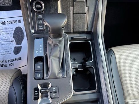 Used 2025 Lexus GX 550 w/ Accessory Package (CT) AWD/4WD image 22