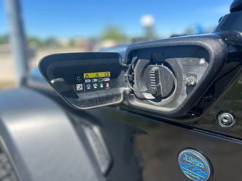 Used 2022 Jeep Wrangler Unlimited Rubicon 4xe w/ Dual Top Group AWD/4WD image 10