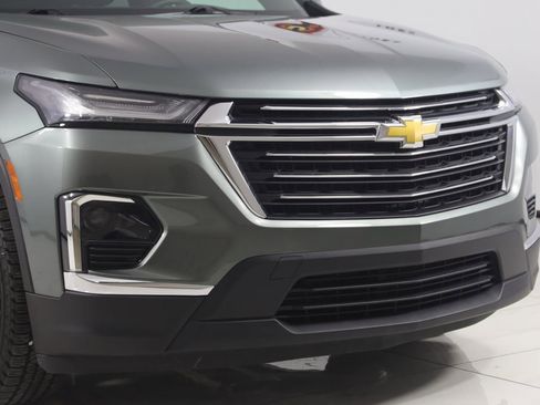 Used 2023 Chevrolet Traverse LT image 37