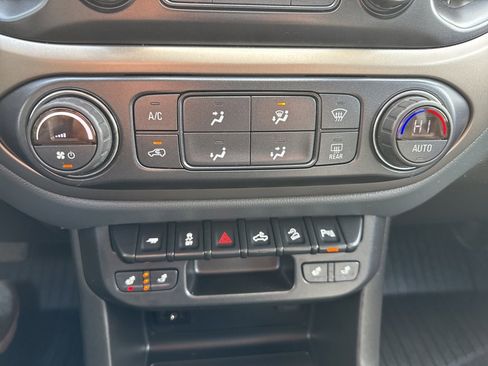 Used 2019 Chevrolet Colorado Z71 image 41