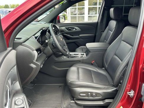 Used 2023 Chevrolet Traverse LT image 12