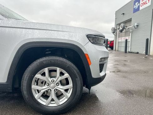 Used 2023 Jeep Grand Cherokee Limited AWD/4WD image 12