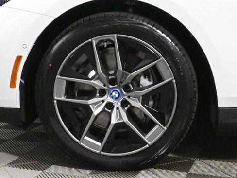 Used 2025 BMW i5 xDrive40 w/ Premium Package image 12