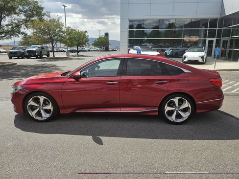 Used 2018 Honda Accord Touring image 9