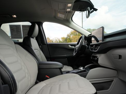 Used 2023 Ford Escape Platinum w/ Premium Technology Package image 33