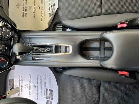 Used 2022 Honda HR-V LX image 22