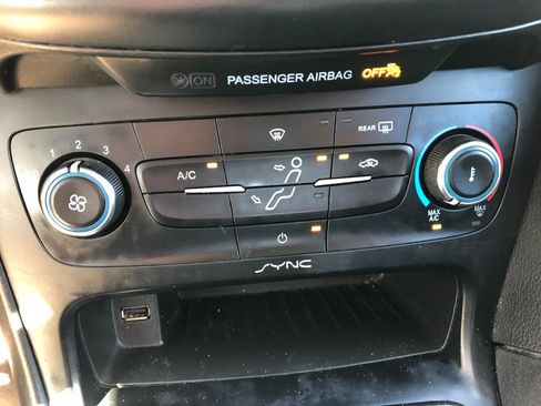 Used 2016 Ford Focus SE image 19