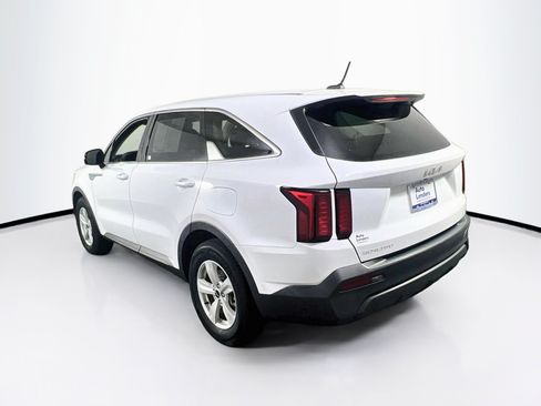 Used 2023 Kia Sorento LX FWD image 7